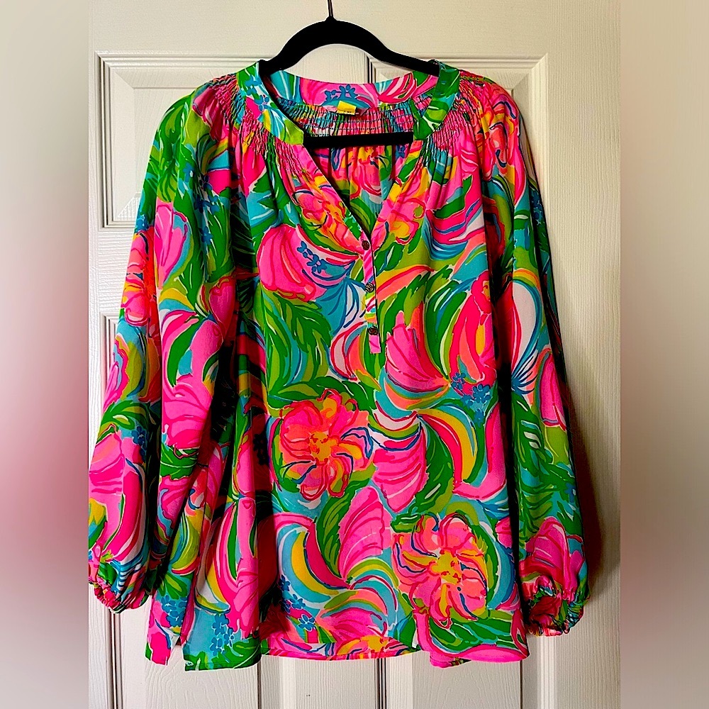 Beautiful Lilly Silk Elsa blouse.  Size L